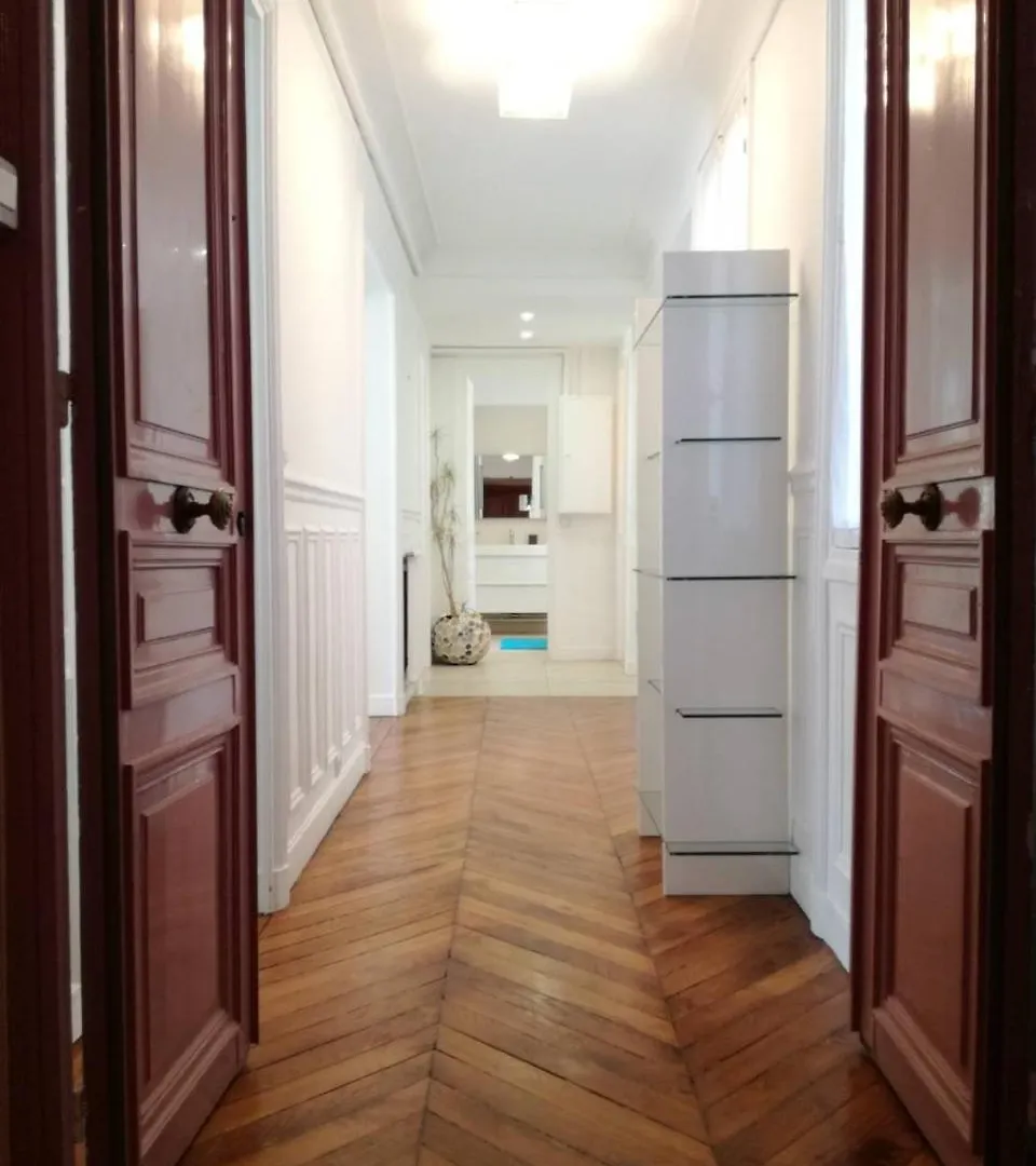Apartment 2-chalgrin
